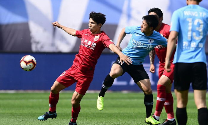 关于恒大中场连续破门，助球队进入争冠行列的信息