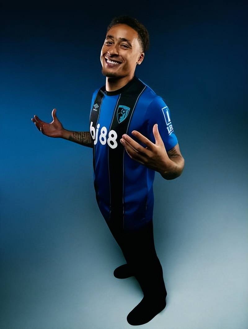 包含伯恩茅斯客场告捷，逼近前十的词条