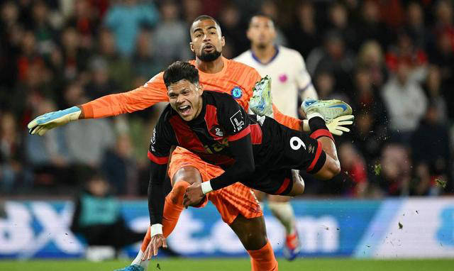 伯恩茅斯遭遇连败，保级形势严峻